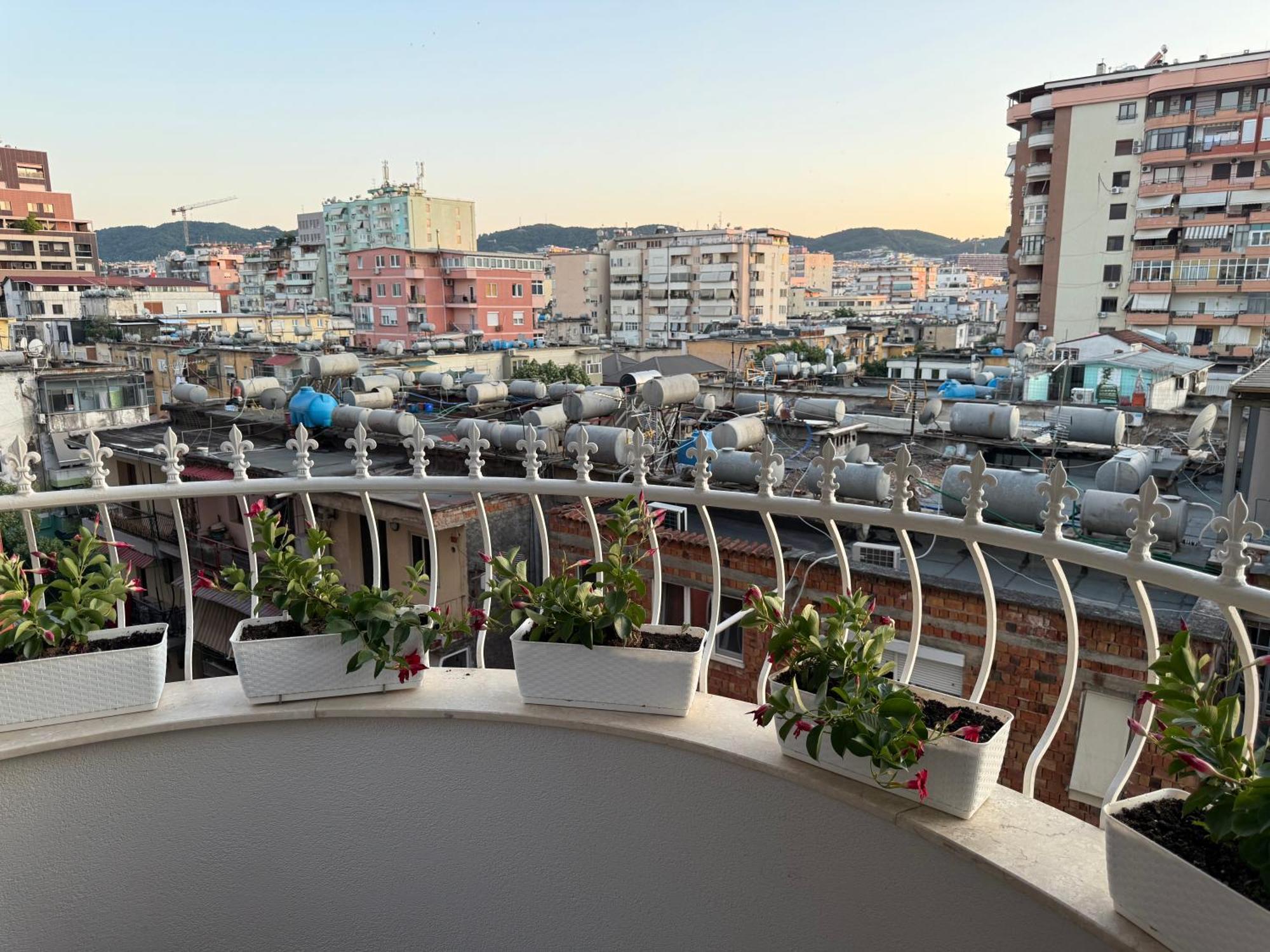 Lunarist - Exclusive With Private Jacuzzi In Blloku Tirana